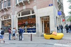 451 store photo