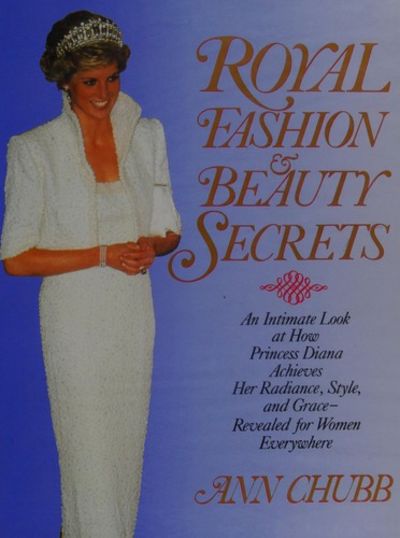 open lace back dress Kate: How to Dress Like a Style Icon: Fashion from a Royal Role Model (Y):  Jones, Caroline: 9781787390713: Amazon.com: Books