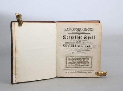 Kongs-Skugg-Sio utlögd a Daunsku og Latinu. Det Kongelige Speil med Dansk og Latinsk Oversættelse, samt nogle Anmærkninger, Register og Foreredelser. Speculum Regale cum interpretatione Danica et Latina, variis lectionibus, notis &c. Udgivet af Halfdan Einersen. (photo 2)