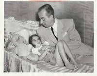 LIZA MINNELLI, VINCENTE MINNELLI ON RMS QUEEN ELIZABETH (1951) Press photo