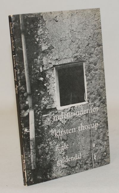 Indeni-udenfor.