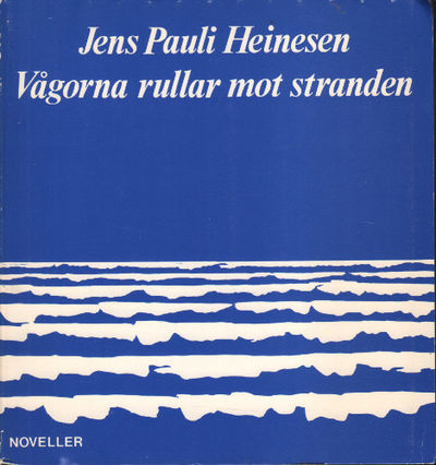 VÅGORNA RULLAR MOT STRANDEN.