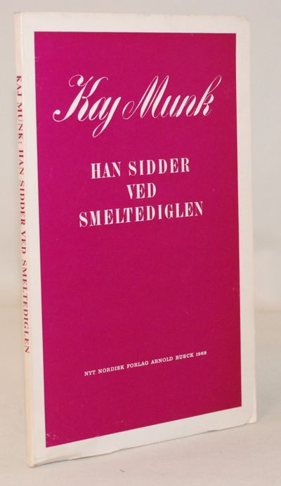 Han sidder ved Smeltediglen..