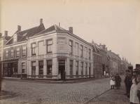 Leerdam. Kerkstraat. Markt. [Original photograph, ca. 22.5 x 17 cm - &#039;mothercard&#039; to make a picture postcard] by Schalekamp, J.M. (1844-1912) - ca. 1890-1900