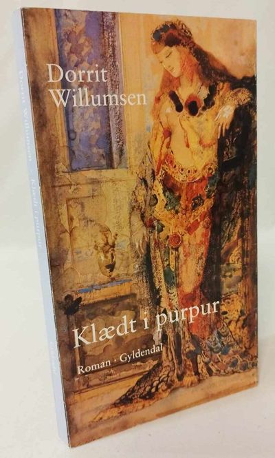 Klædt i purpur.