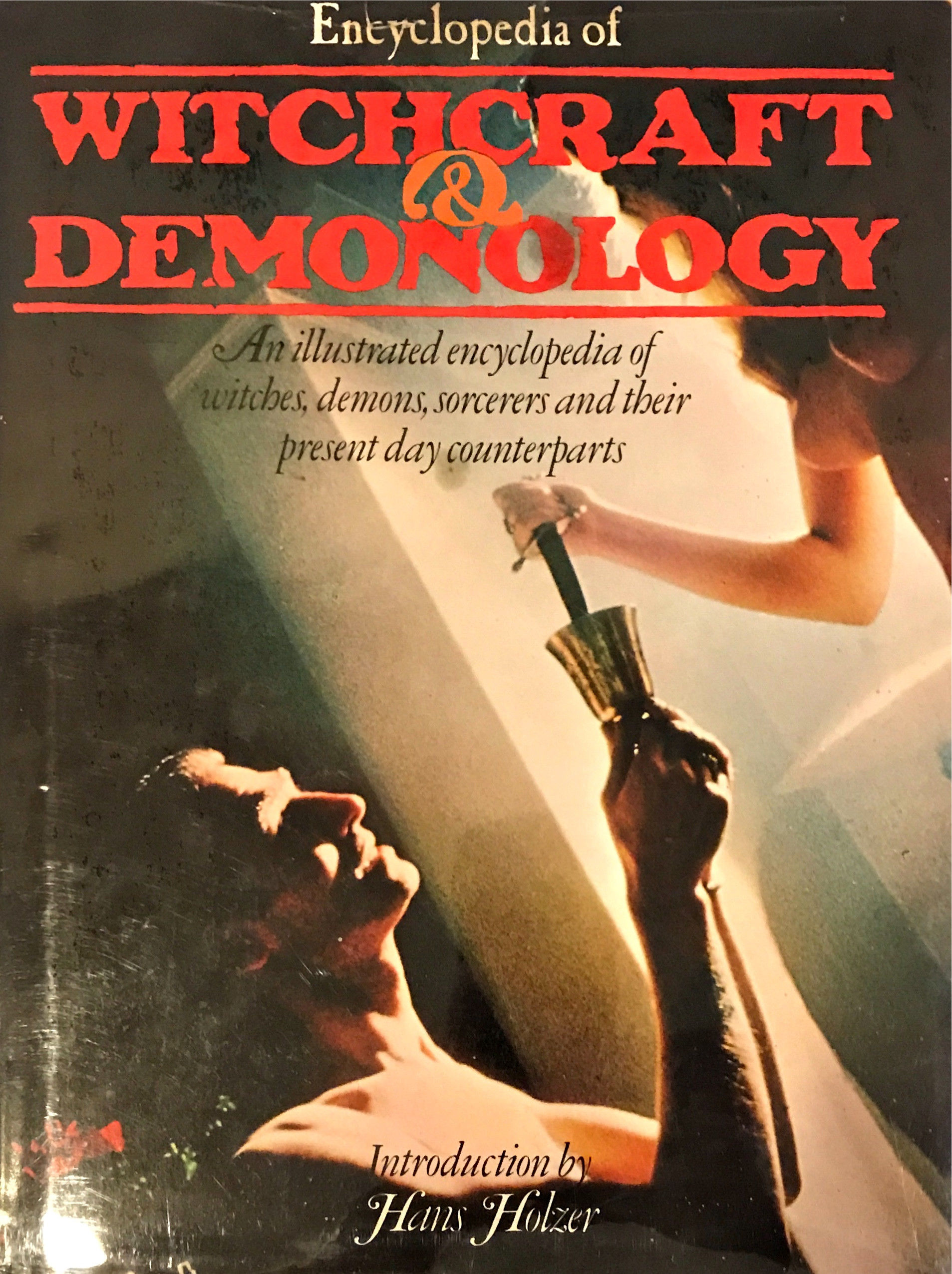 洋書 Encyclopedia of Witchcraft & Demonology The Encyclopedia of Witchcraft & Demonology by Russell Hope