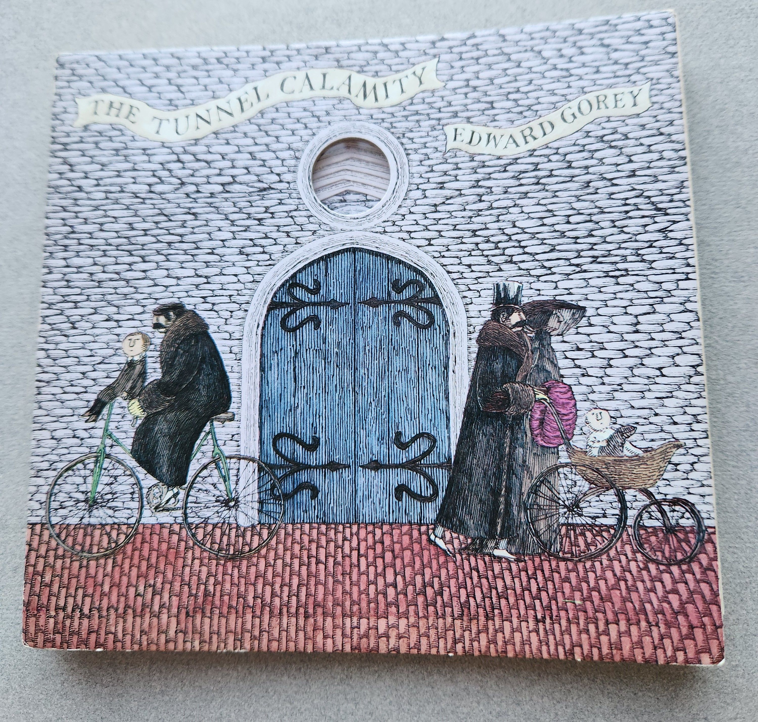 The Tunnel Calamity　Edward Gorey　仕掛け絵本 The Tunnel Calamity: Edward Gorey: 9780764970115: Amazon.com