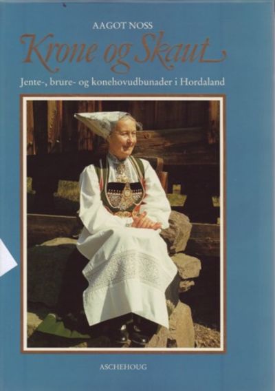 Krone og Skaut. Jente-, og konehovudbunader i…