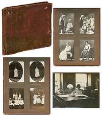 [Photo Album]: Girl's Family Album