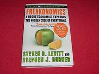 Freakonomics : A Rogue Economist Explores the Hidden Side of Everything by Levitt, Steven D.,Dubner, Stephen J - 2005