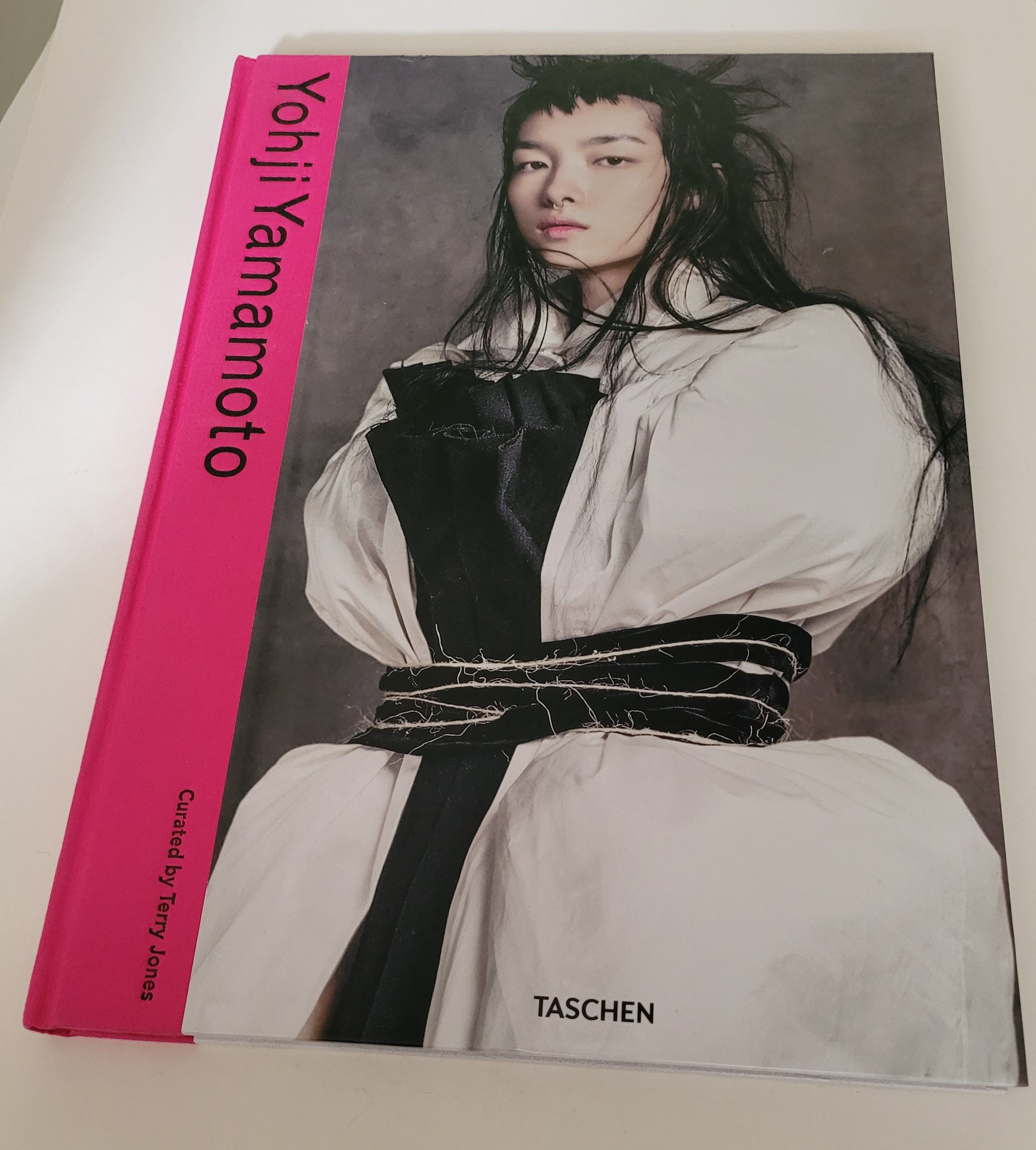 Yohji Yamamoto (Designer Monographs) de TERRY JONES (CURATOR) AND