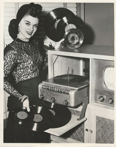 ADMIRAL TRIPLE-PLAY RECORD CHANGER (1949) Publicity photo ft. Jackie Van