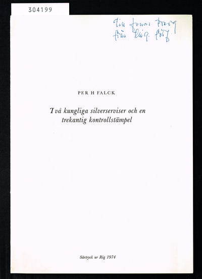 Två kungliga silverserviser och en trekantig…