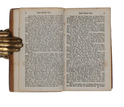 Mormons Bog. [The Book of Mormon] En Beretning, skreven ved Mormons Haand paa Tavler, efter Nephis Tavler. Oversat paa Engelsk fra Grundtexten af Joseph Smith den Yngre. Udgivet og forlagt af Erastus Snow. - [FIRST TRANSLATION INTO ANY LANGUAGE OF THE BOOK OF MORMON] (photo 3)