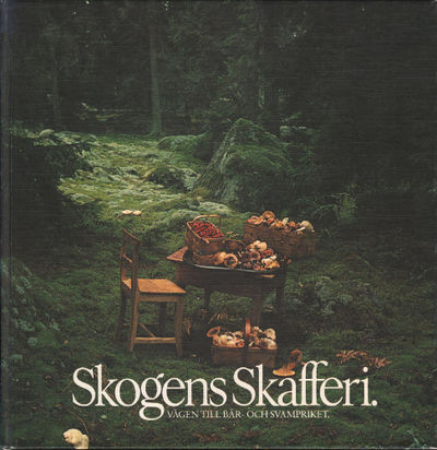 SKOGENS SKAFFERI. Vägen till bär- och svampriket.
