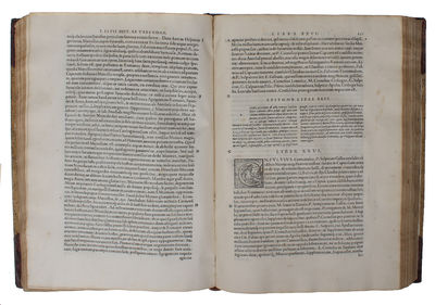 Historiarum ab urbe condita, libri, qui extant, XXXV: cum universae historiae epitomis à Carolo Sigonio emendati: cuius etiam scholia simul eduntur, quibus ijdem libri, atque epitomae partim emendantur, partim etiam explanantur. - [THE LANDMARK SIGNONIO-EDITION] (photo 4)