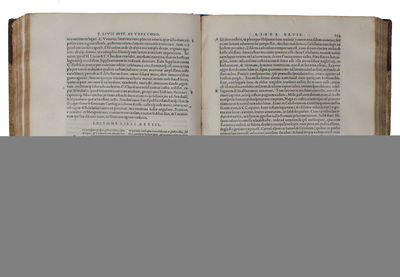 Historiarum ab urbe condita, libri, qui extant, XXXV: cum universae historiae epitomis à Carolo Sigonio emendati: cuius etiam scholia simul eduntur, quibus ijdem libri, atque epitomae partim emendantur, partim etiam explanantur. - [THE LANDMARK SIGNONIO-EDITION] (photo 5)