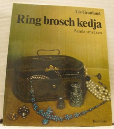 Ring, brosch, kedja. Samla smycken.