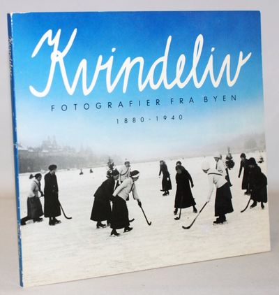 Kvindeliv - fotografier fra byen 1880 - 1940.
