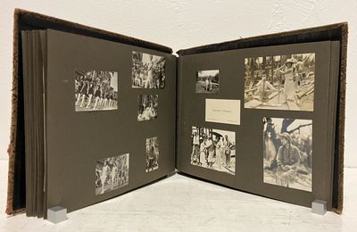 [Fotoalbum dokumenterande den svenske…