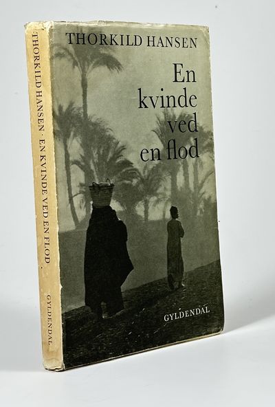 En kvinde ved en flod.