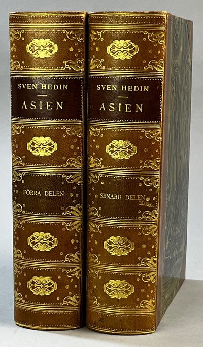 Asien. Tusen mil på okända vägar. Med öfver 400…