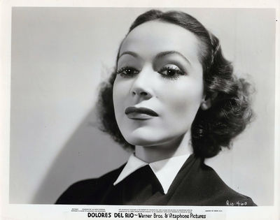DOLORES DEL RÍO AT WARNER BROTHERS (ca. 1935) Studio publicity portrait