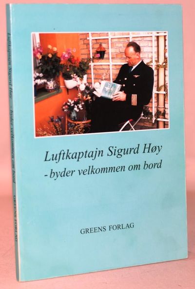 Luftkaptajn Sigurd Høy byder velkommen om bord.