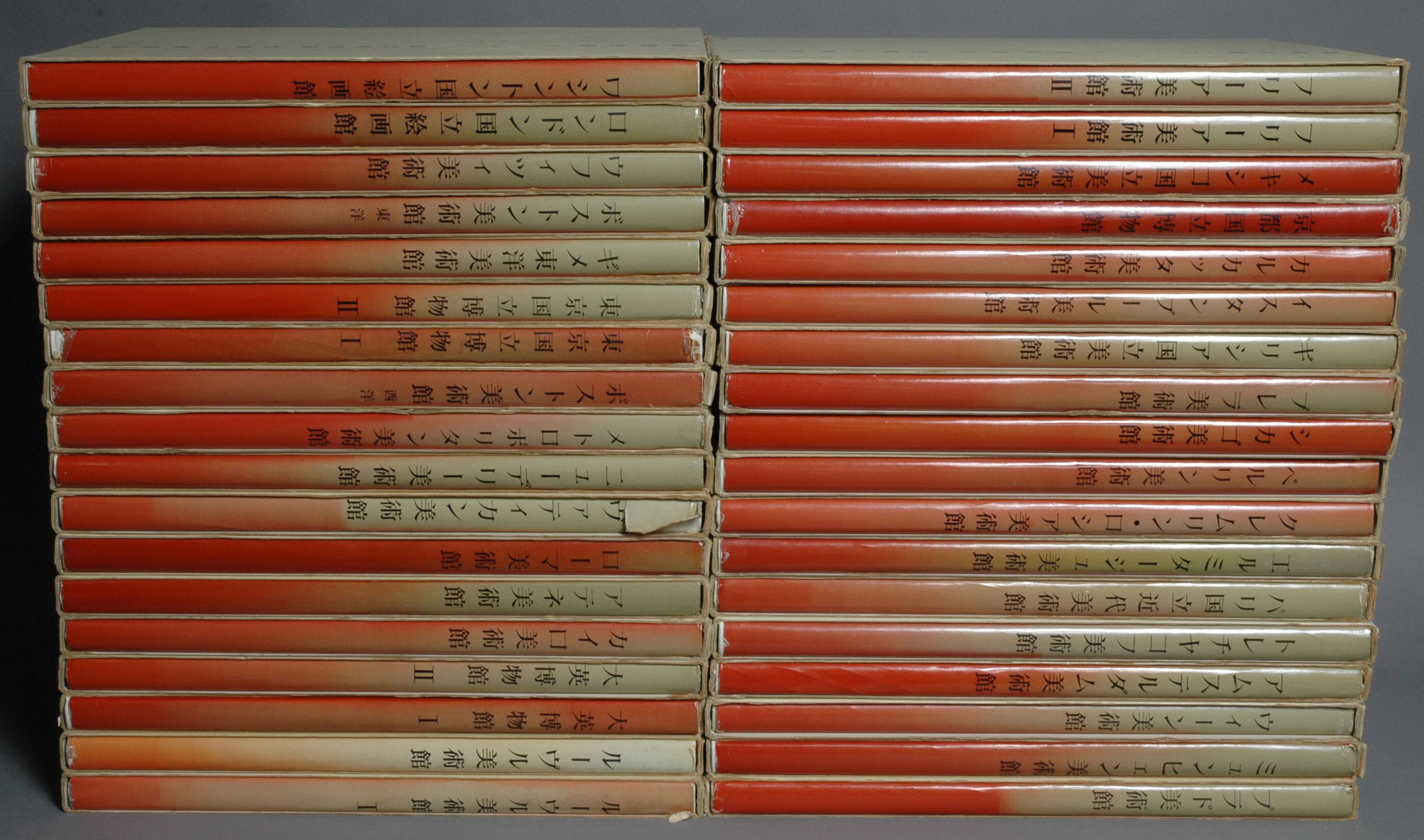 講談社版　世界の美術館全36巻セット(第一刷発行) Museums of the World (36 volumes - complete) Hardcover