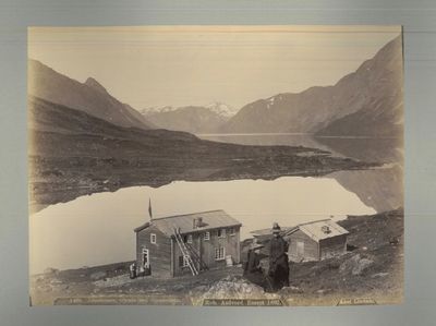 (17 fotografier fra Jotunheimen). (13 fotografier Romsdalen, Nordfjord, Sunnmøre, Sogn, Nordland, Troms). (photo 3)