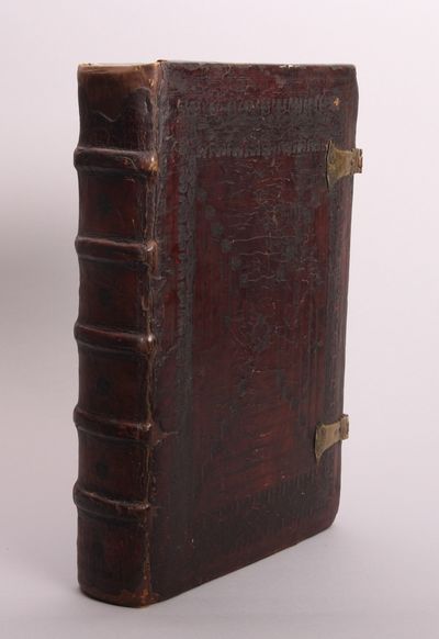 Botanicon, Continens Herbarum, Aliorumque Simplicum, quorum usus in Medicinis est, descriptiones, & Iconas ad vivum effigiatas : ex praecipuis tam Grecis quàm Latinis Authoribus iam recens concinnatum. Additis etiam quæ Neotericorum observationes & experientiæ uel comprobarunt denuo, uel nuper inuenerunt. Aut. Theoderico Dor. stenio Medico. Francoforti, Christianus Egenolphus excudebat. (photo 2)