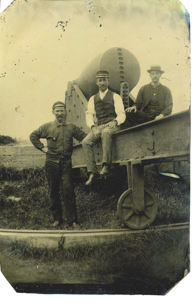 Civil War Heavy Artillery Rodman Cannon Tintype Photograph, circa 1860s