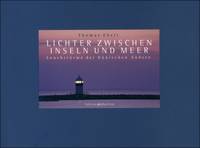 Lichter zwischen Inseln und Meer.