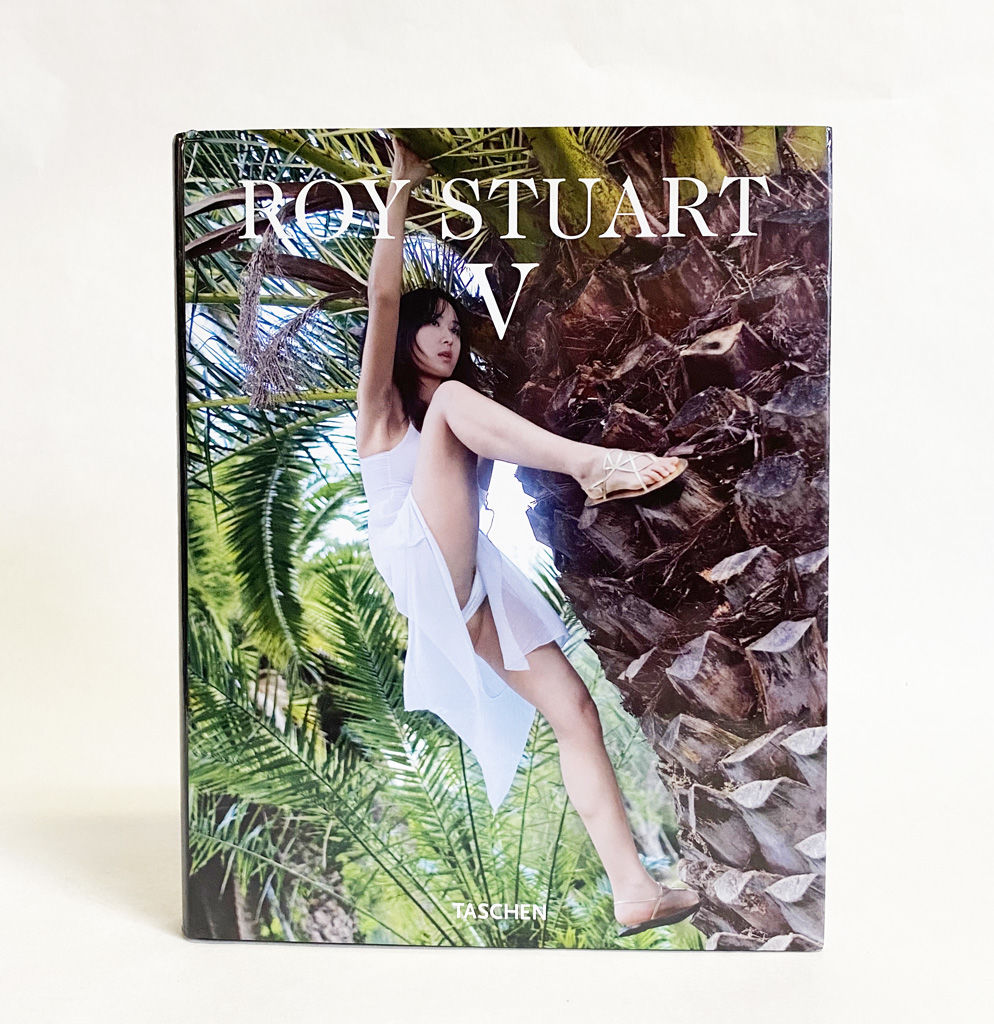 ロイ・スチュアート写真集 (DVD付) Roy Stuart V ロイ・スチュアート写真集 (DVD付) Roy Stuart V Amazon.com