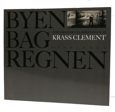 Byen bag regnen. Fotografier fra København. [The…