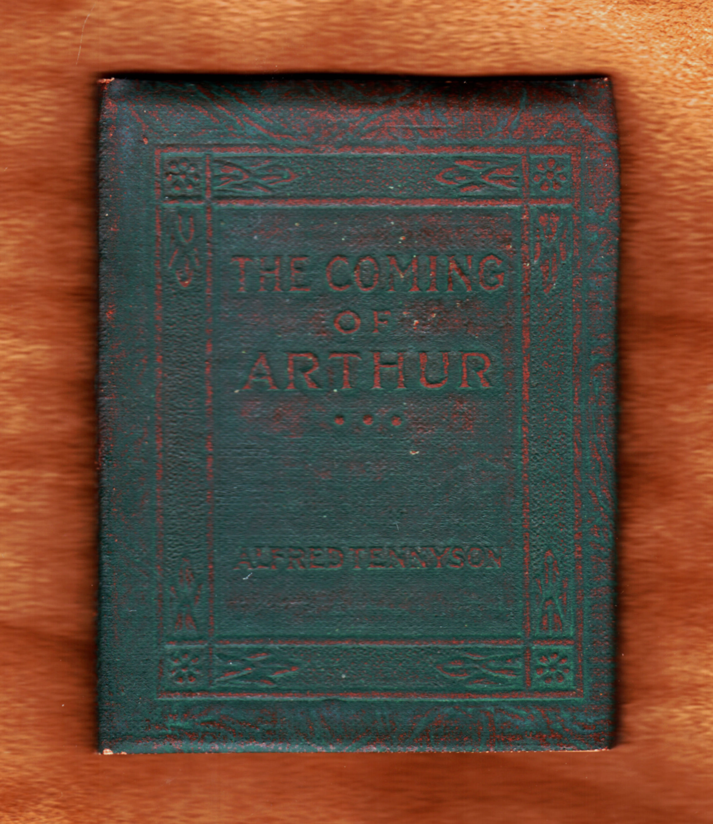 The Coming of Arthur (Alfred Lord Tennyson). Little Leather Library