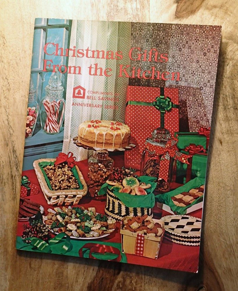 Christmas in the Country Vintage 1976 Craft and Recipe Paperback Book