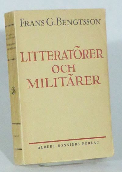 Litteratörer och militärer. Essayer.