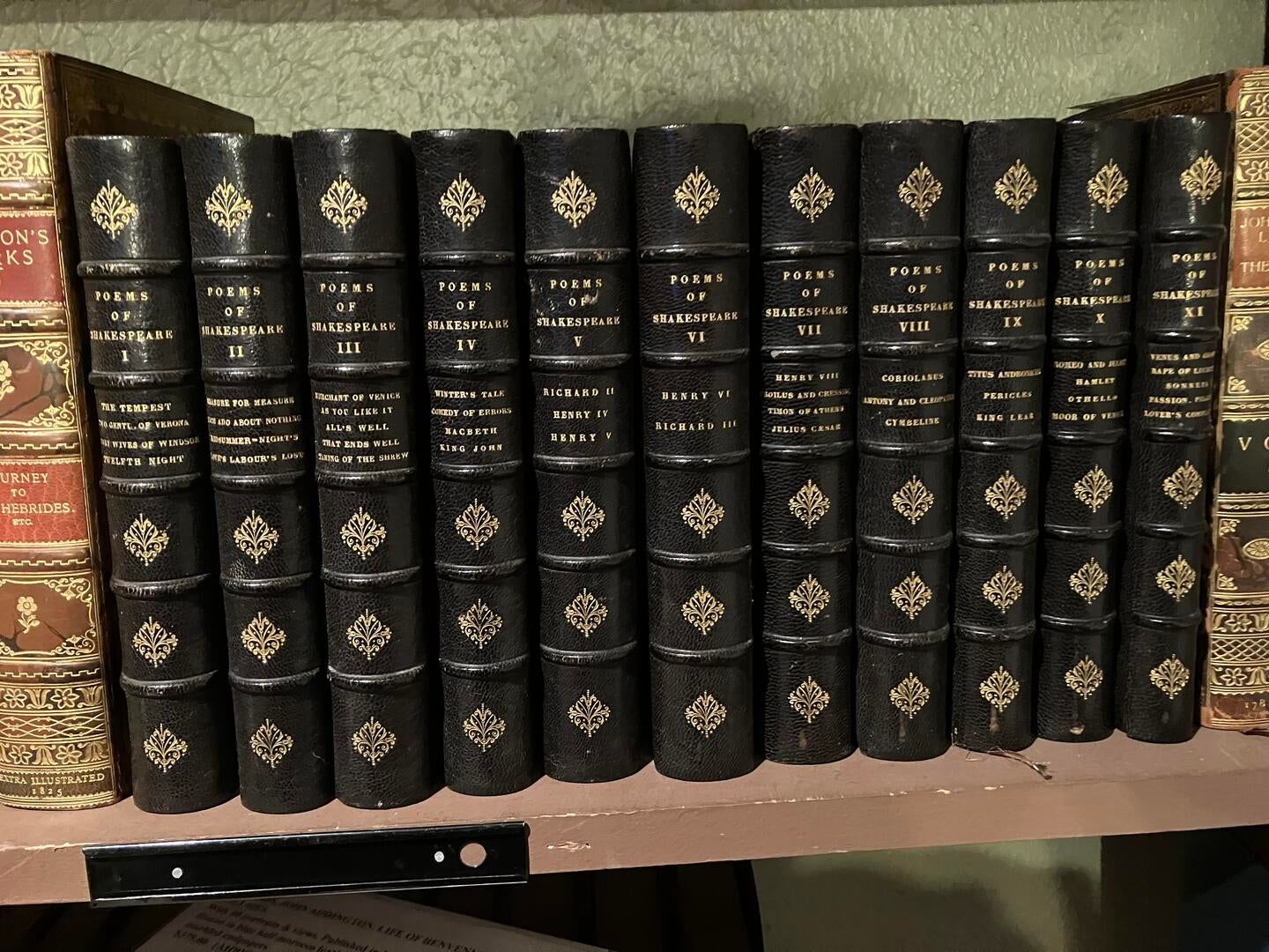 THE PLAYS AND POEMS OF WILLIAM SHAKESPEARE: IN ELE