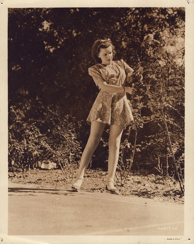 JUDY GARLAND AT HOME, SUMMER 1939 (1939) Photo