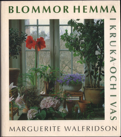 BLOMMOR HEMMA I KRUKA OCH I VAS.