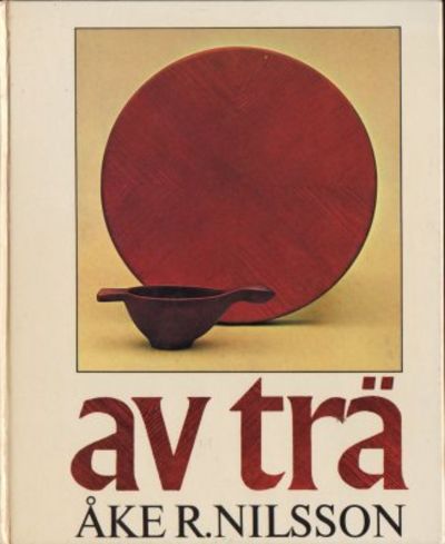 Av trä.