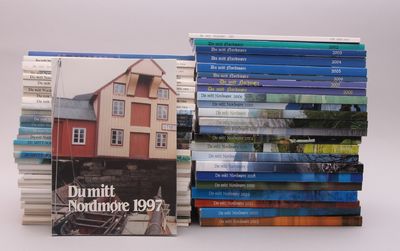 Utg. Nordmøre Mållag. Komplett rekke fra første…