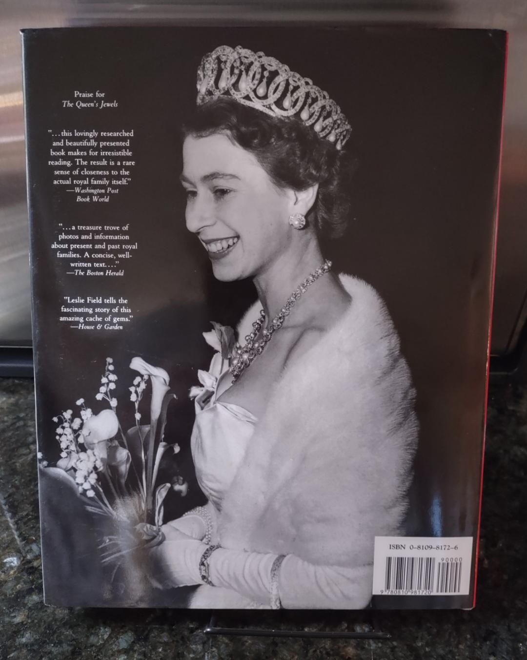 The Queen's Jewels by Leslie Field | Clothbound Hardcover | 2002