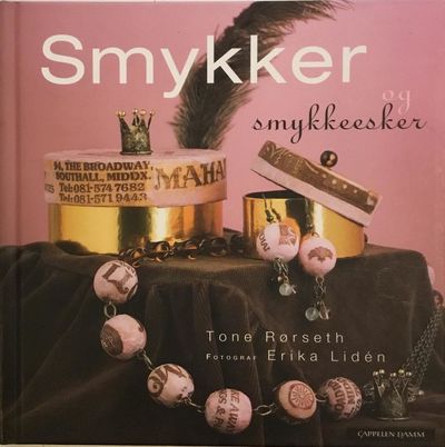 Smykker og smykkeesker. Fotograf Erika Lindén