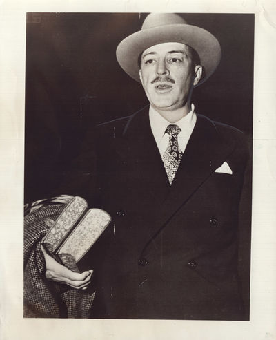 DALTON TRUMBO BECOMES ONE OF THE HOLLYWOOD TEN (1948) Press photo