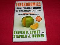 Freakonomics : A Rogue Economist Explores the Hidden Side of Everything by Levitt, Steven D.,Dubner, Stephen J - 2005