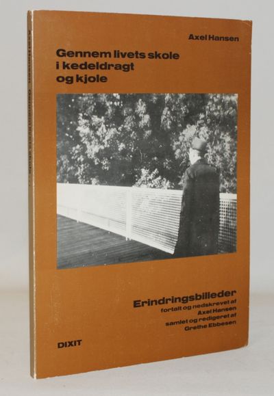 Gennem livets skole i kedeldragt og kjole.