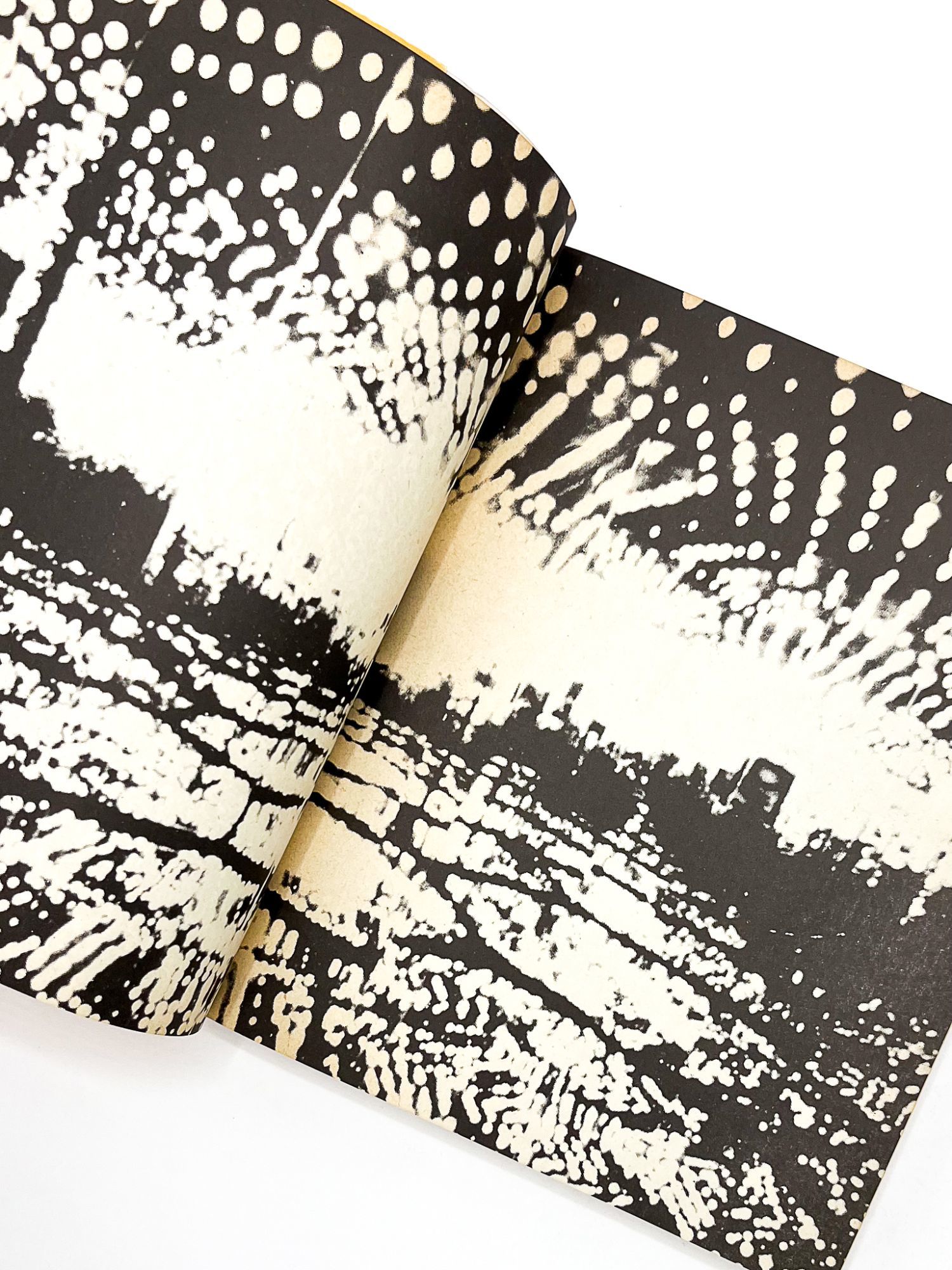 MANHATTAN SUICIDE ADDICT [マンハッタン自殺未遂常習犯] by Kusama