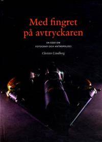 Med fingret på avtryckaren. En essä om fotografi…